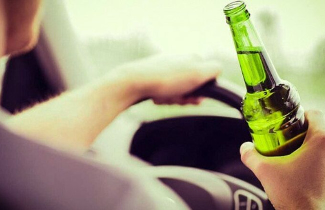 В Литве будут штрафовать за распитие алкоголя в салоне авто