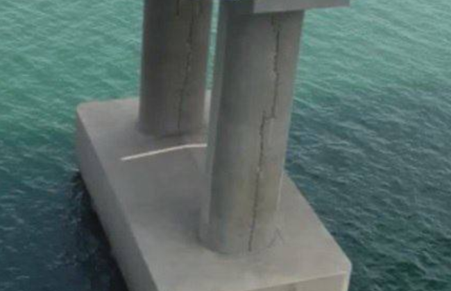 На опорах Крымского моста появились трещины: фото