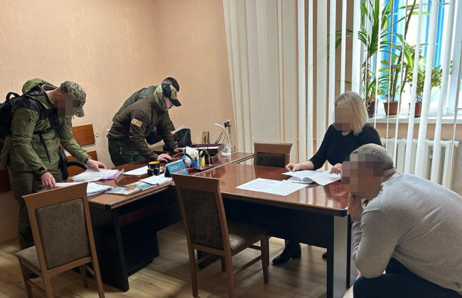 Закупівля медобладнання за завищеними цінами у Києві:  підозрюються посадовці комунального закладу та директор підприємства