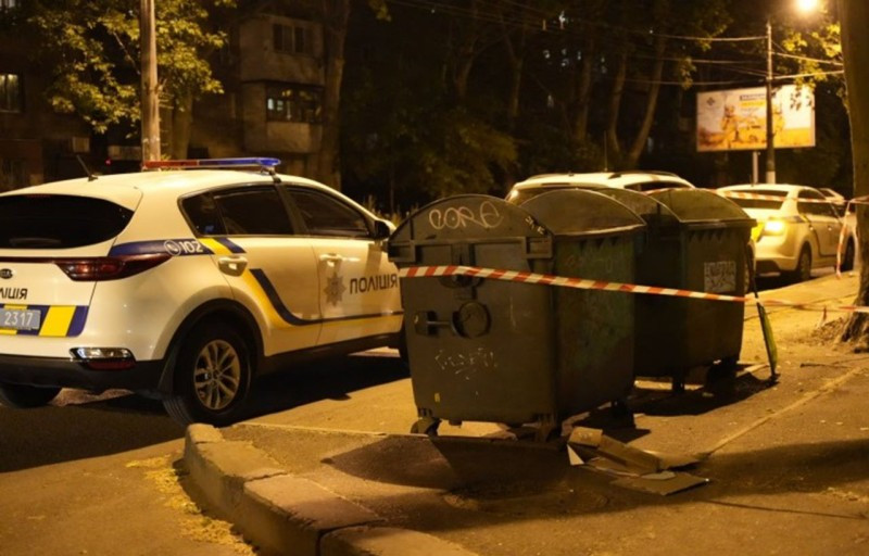 Расчленил и разбросал части тела в мусорных баках: в Одессе мужчину подозревают в жестоком убийстве матери