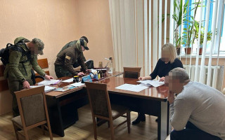 Закупівля медобладнання за завищеними цінами у Києві:  підозрюються посадовці комунального закладу та директор підприємства