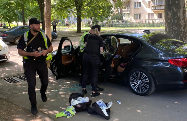 В Одессе расстреляли авто: есть погибший и раненые