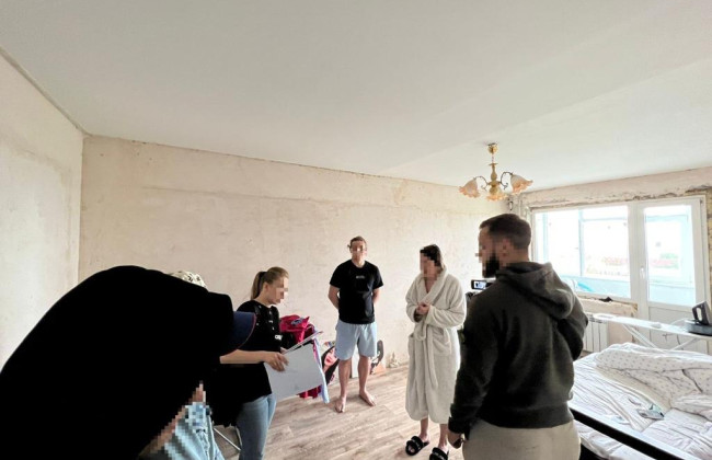 Выманивали данные банковских карт, покупали ценные вещи и перепродавали их: в Киеве разоблачена группа телефонных мошенников