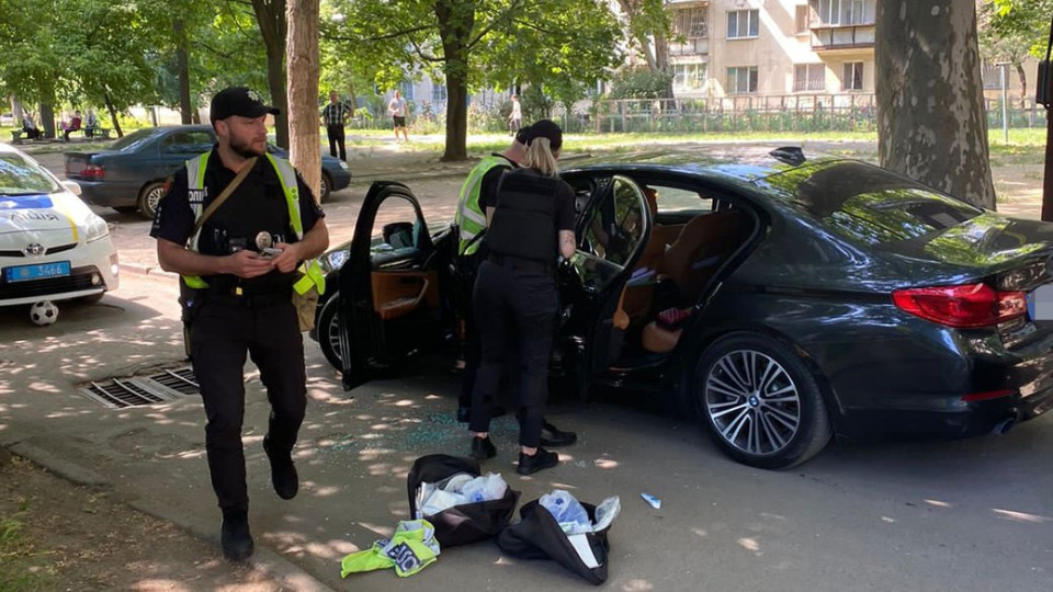В Одессе расстреляли авто: есть погибший и раненые