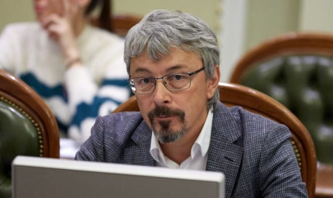 Петиция с призывом уволить министра культуры Александра Ткаченко набрала необходимое количество подписей