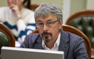 Петиция с призывом уволить министра культуры Александра Ткаченко набрала необходимое количество подписей