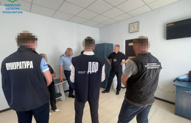 На Львовщине инспекторы таможенного поста незаконно оформили нулевое растаможивание для 41 автомобиля