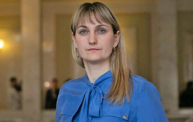 Нардепка Пипа вызвала полицию парню, который пел на улице песни Цоя