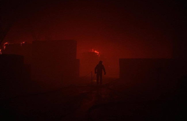 У Києві поліцейські-вибухотехніки винесли боєприпас з палаючої будівлі і попередили вибух