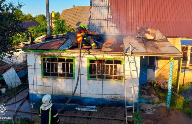 На Київщині стався потужний вибух в житловому будинку, фото