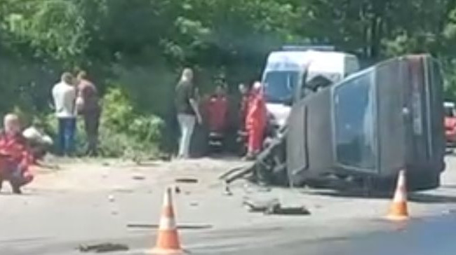 Под Киевом произошло серьезное ДТП с опрокидыванием, видео