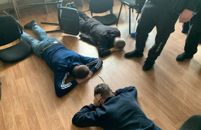 Обіцяли роботу в Європі: судитимуть 16 зловмисників, які ошукали 63 громадян