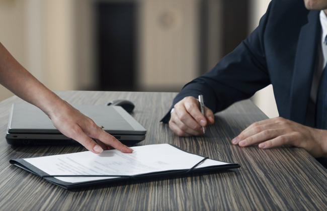 Нужно ли расторгать договор о добровольной оплате ЕСВ в случае трудоустройства