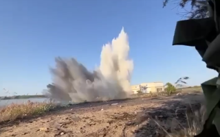На Каховской ГЭС продолжают детонировать российские мины: видео