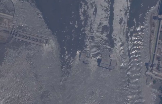 Подрыв Каховской ГЭС: опубликовали первый спутниковый снимок разрушений