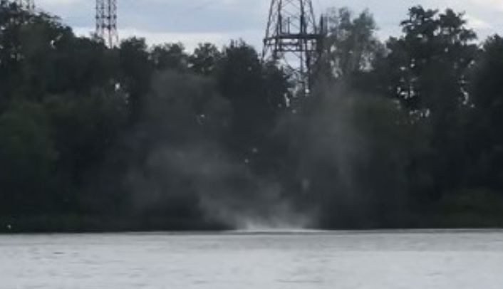 На озере в Киеве заметили водяной смерч: интересное видео