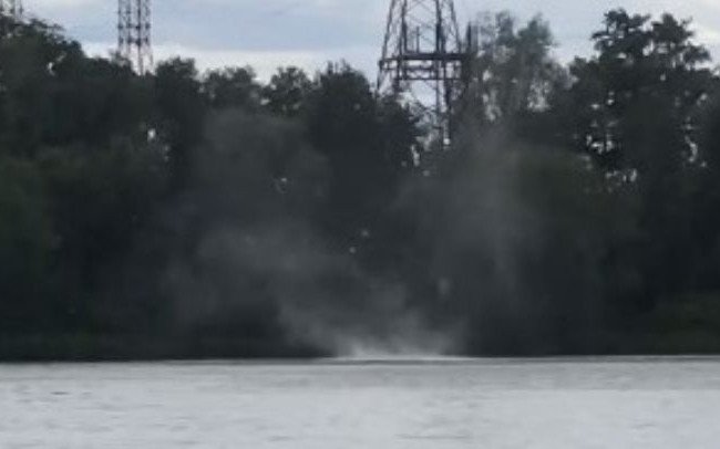 На озері в Києві помітили водяний смерч: цікаве відео