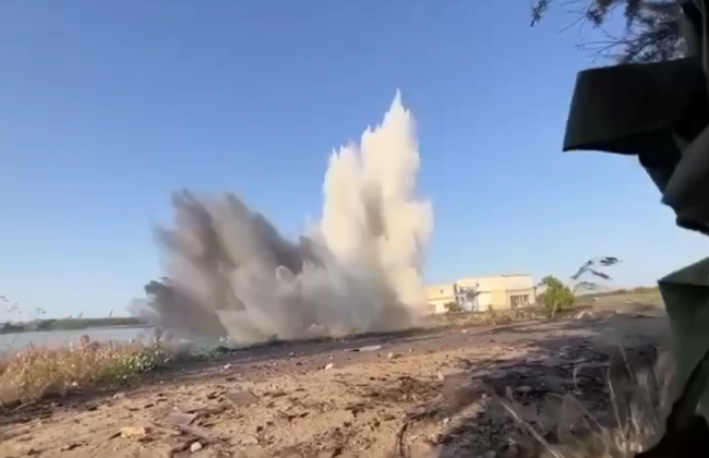 На Каховській ГЕС продовжують детонувати російські міни: відео