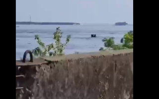 Каховская ГЭС почти полностью оказалась под водой: видео