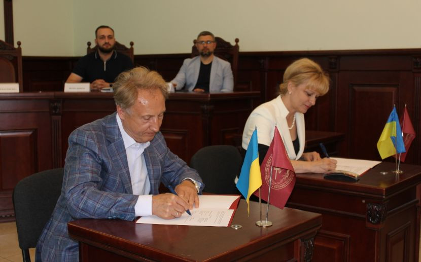 НШСУ подписала соглашение о сотрудничестве с Исследовательской службой Верховной Рады