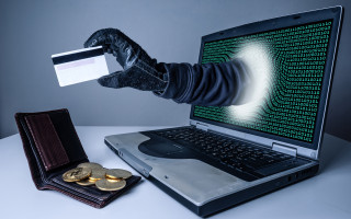 Продавала в інтернеті неіснуючі телефони Apple: на Прикарпатті викрито 20-річну шахрайку