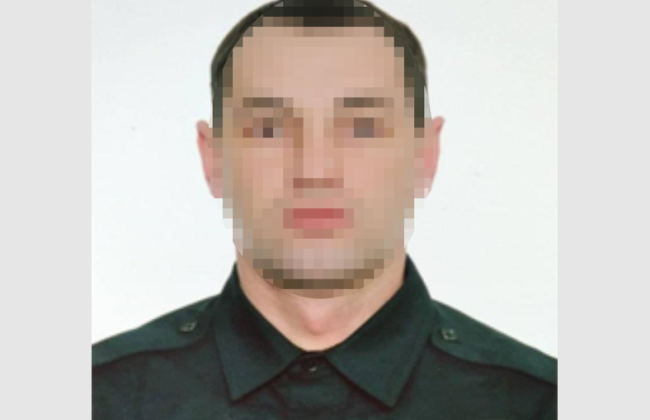 Змушував людей збирати тіла загиблих: експравоохоронцю з Лимана загрожує довічне позбавлення волі