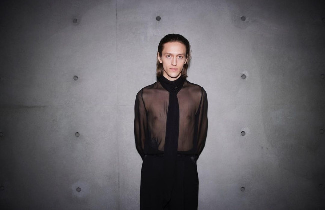 «Родині та друзям погрожували»: зірка серіалу «Венздей»  вперше прокоментував звинувачення у зґвалтуванні