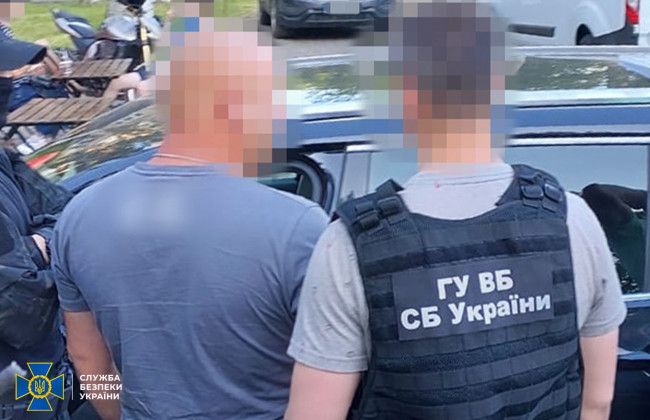Збирали і продавали персональні дані людей: в Києві затримали «приватного детектива» та поліцейського