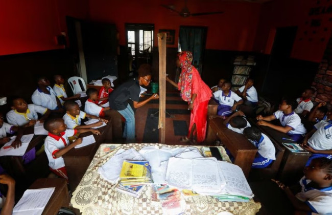 В Лагосе родители могут платить за обучение своих детей мусором