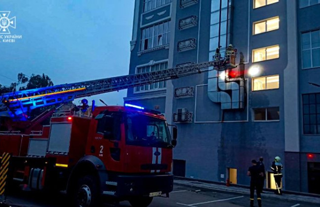 В Киеве загорелся ресторан: подробности и фото