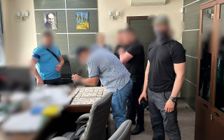 Отримав хабаря від підприємця: на Київщини викрито податківця