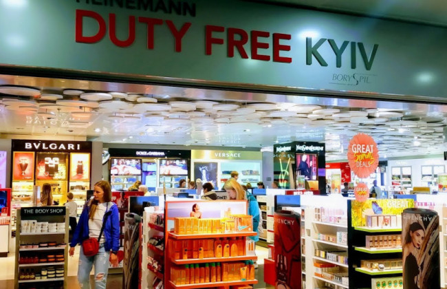 Не більше 2 пачок в одні руки під час воєнного стану: Рада підтримала заборону продажу сигарет у Duty free