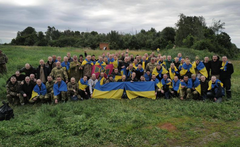 Відбувся черговий обмін полоненими: Україна повернула додому 95 захисників