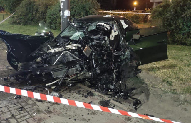 Жахлива ДТП у Києві: від авто BMW майже нічого не залишилось