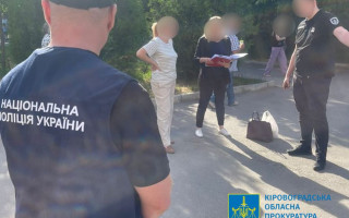 Вимагала ₴90 000 хабара: викрито керівника відділу податкової служби на Кіровоградщині