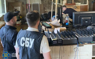 «Розганяли» російську пропаганду через фейкові акаунти: СБУ ліквідувала ботоферму у Вінниці