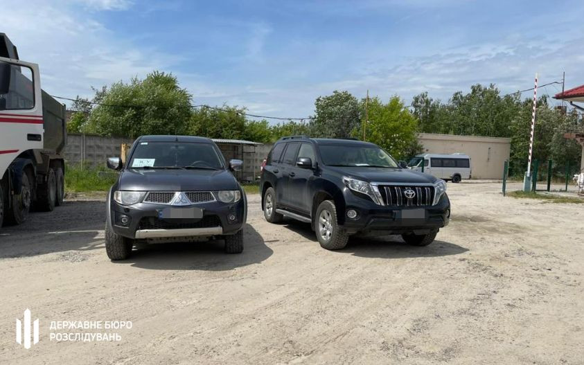 Арештовані авто родичів Медведчука та Козака вартістю понад $1 млн передали ЗСУ