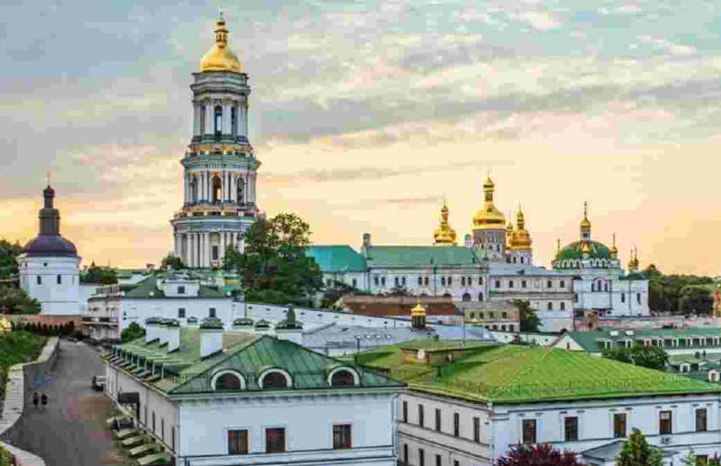 Суд відмовив УПЦ МП у праві здійснювати літургії у Києво-Печерській лаврі