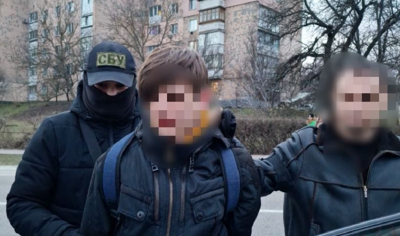 На Київщині неповнолітній за гроші повідомляв окупантам інформацію про розміщення ЗСУ