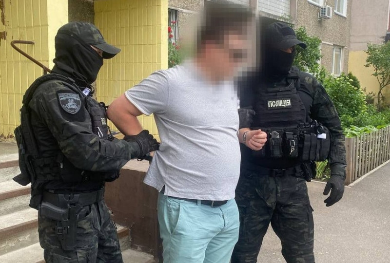 Хабар у ​​2300 доларів за закриття кримінального провадження: у Києві затримали поліцейського