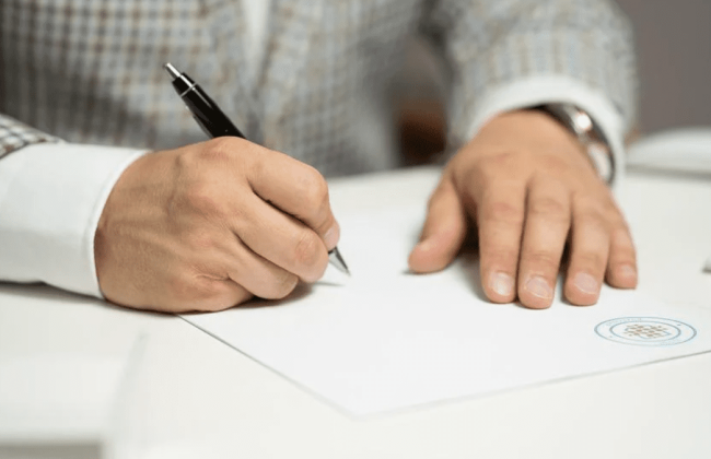 Возможен ли выезд ребенка за границу в сопровождении третьих лиц с доверенностью на белой бумаге