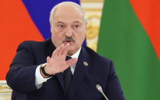 Лукашенко погрожує «не вагатися» із застосуванням ядерної зброї