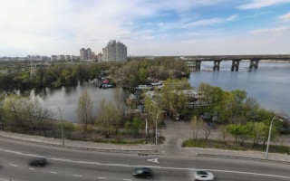 Суд скасував незаконну реєстрацію прав на гідроспоруду вздовж річки Дніпро у Києві
