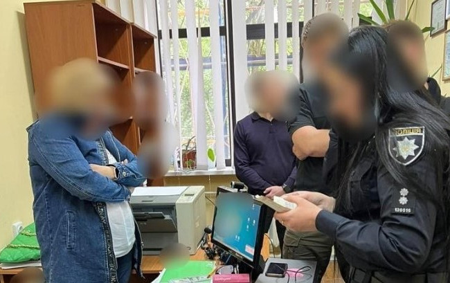 Вимагала хабаря за успішний захист диплому: на Київщині викрито завідувачку кафедри одного з ВНЗ