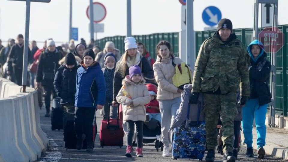 Нотаріально посвідчені заяви батьків на виїзд дітей за кордон, викладені на білих аркушах паперу, залишаються дійсними