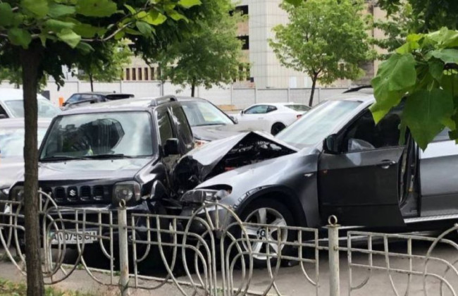 У Києві сталася серйозна ДТП за участі автомобіля інкасаторів, фото