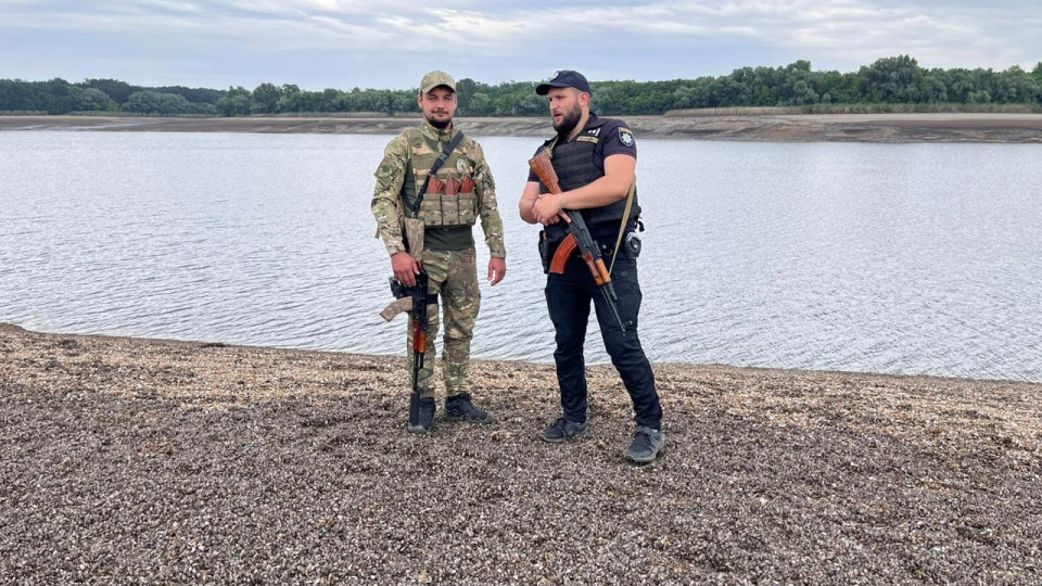 Поліція патрулює місця обміління Каховського водосховища, аби запобігти роботі «чорних археологів»