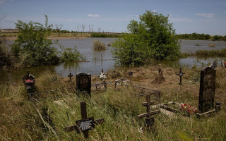 Затоплені кладовища і знищені будинки: як живе Херсонщина після підриву Каховської ГЕС, фото