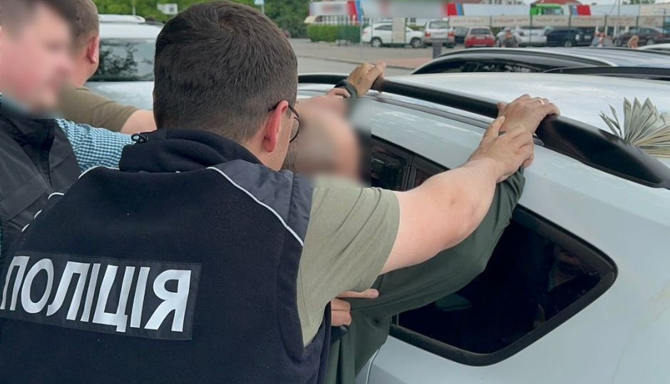 Обещал помочь с получением справки об инвалидности: в Хмельницкой области разоблачен глава общественной организации