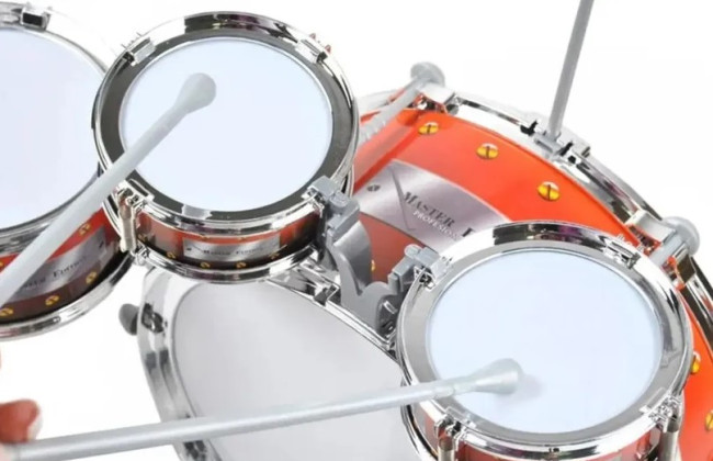 Барабаны для малышей, овощерезки для учеников: в Киеве РГА осуществила необычную закупку для укрытий